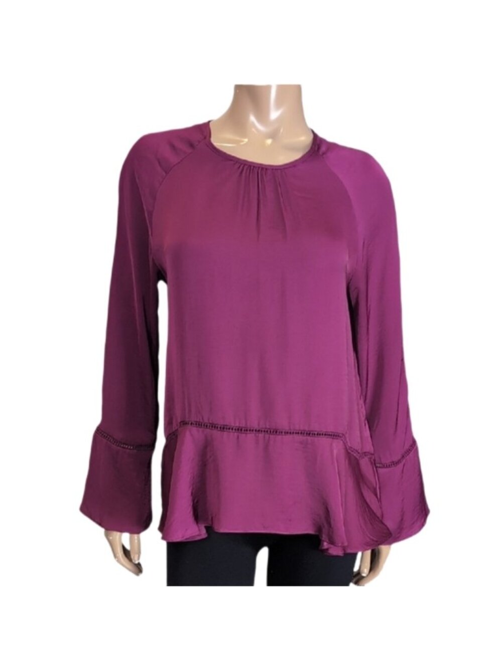 💠 Mossimo Bell Sleeve Blouse Ruffle Hem Size Medium Top Magenta Plum Lace